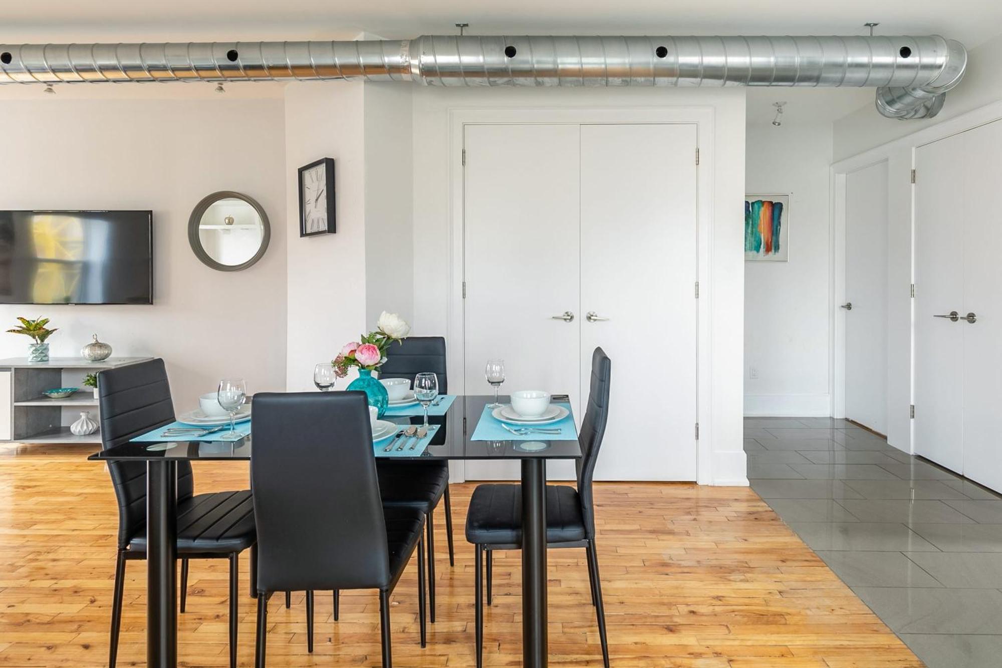 Modern 2 Bedroom Condo - Heart Of Leslieville Toronto Buitenkant foto