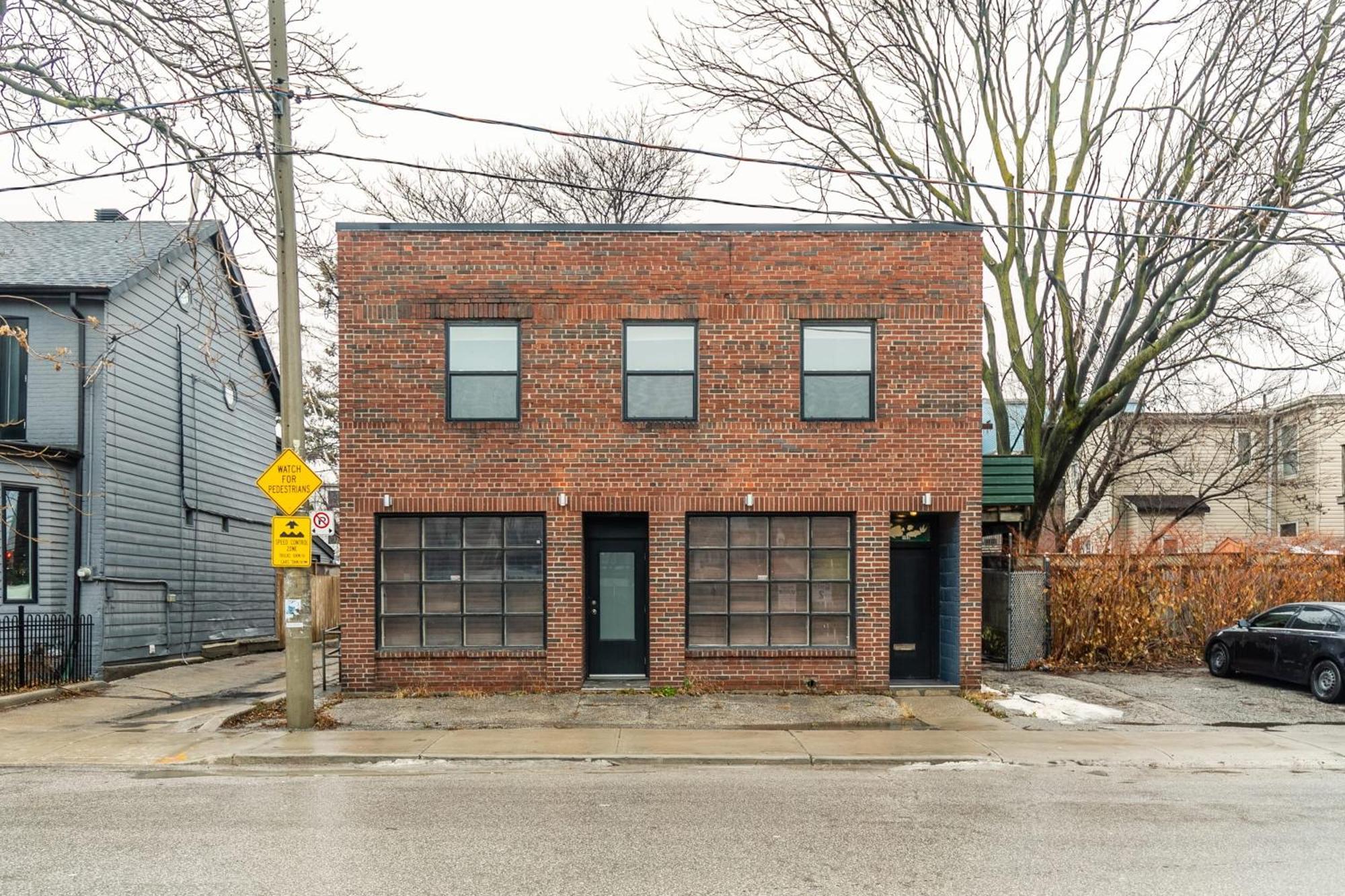 Modern 2 Bedroom Condo - Heart Of Leslieville Toronto Buitenkant foto